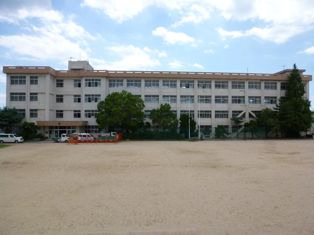 Primary school. 984m until the Akashi Municipal Fujie Elementary School