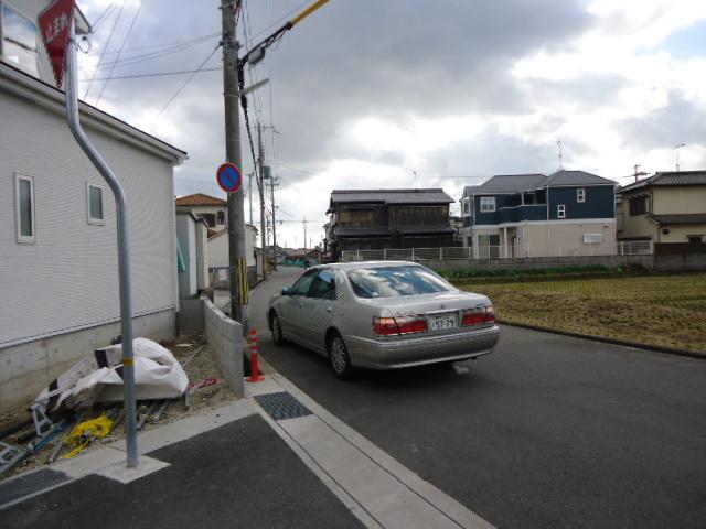 Local photos, including front road. Local (December 12, 2013) Shooting