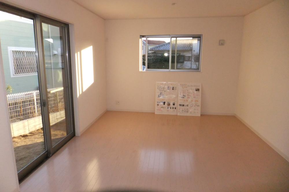 Same specifications photos (living)