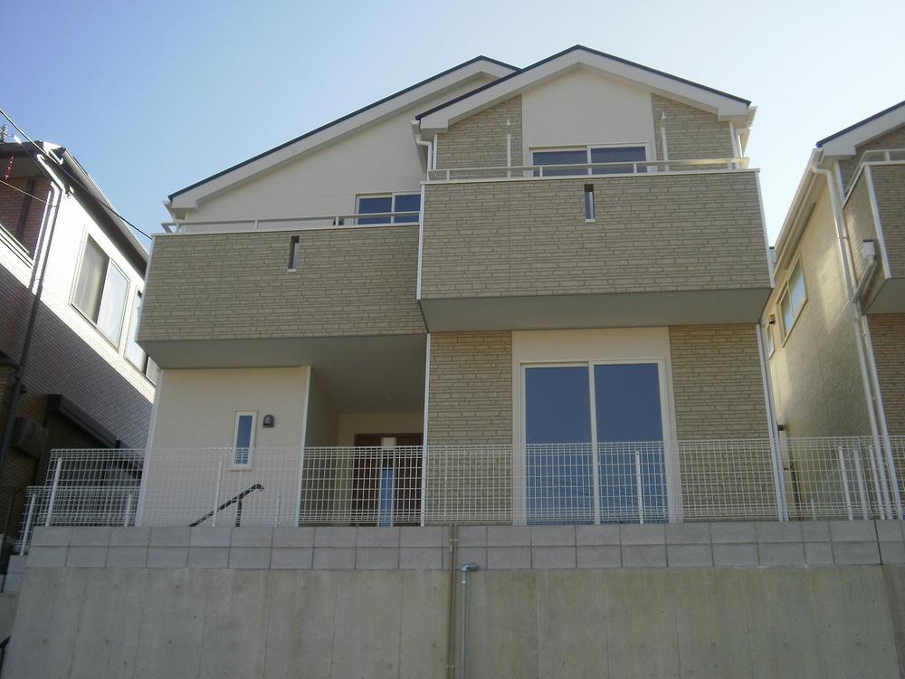 Local appearance photo. Local (12 May 2013) Shooting