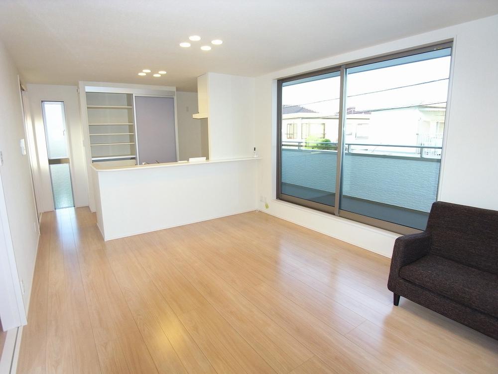 Same specifications photos (living)