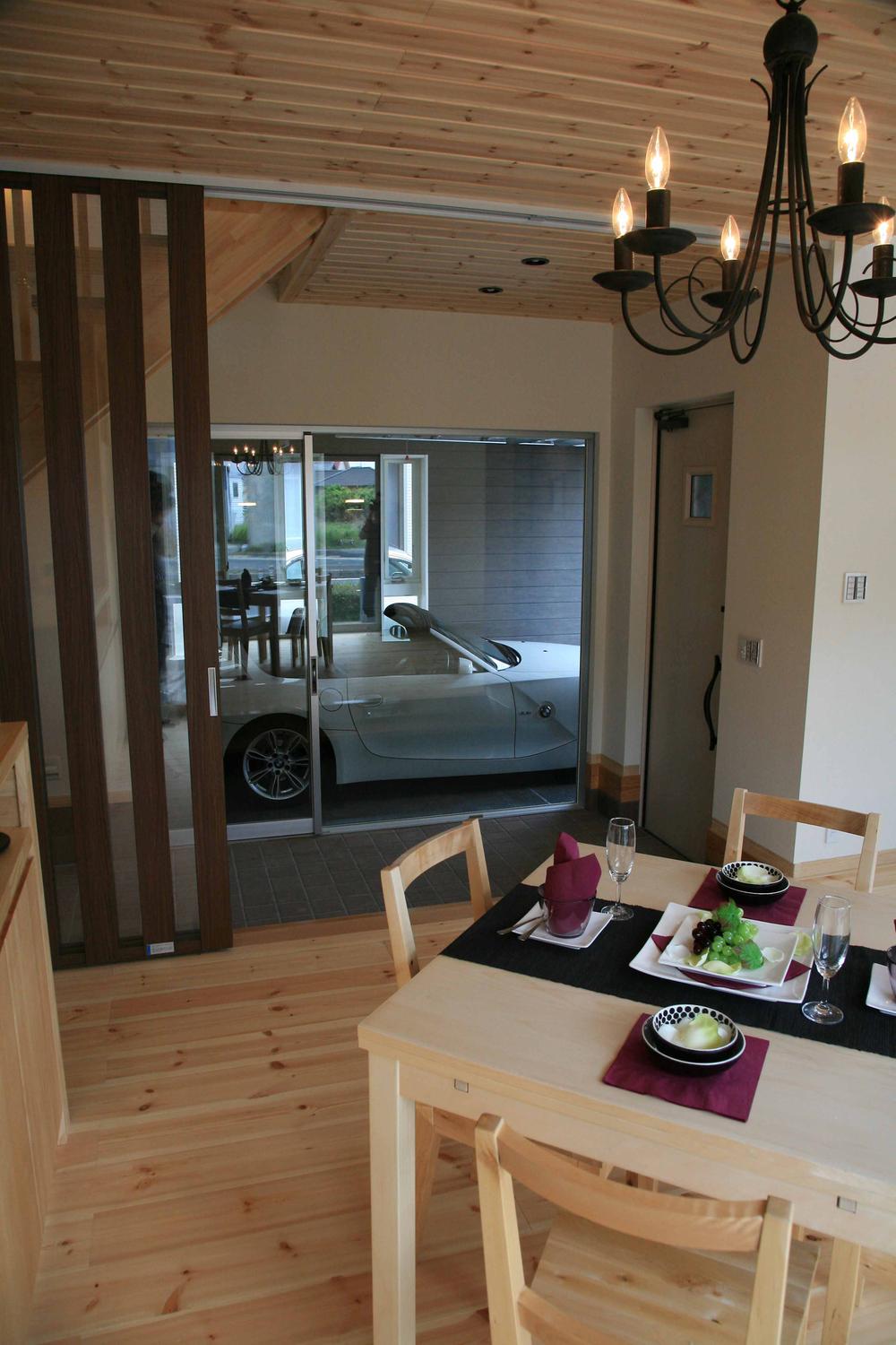 Model house photo.  [A house with a inner garage / Akashi Fujie] With lots warmth full of living solid wood. From car also rejoice inner garage, It will begin exciting pounding. 