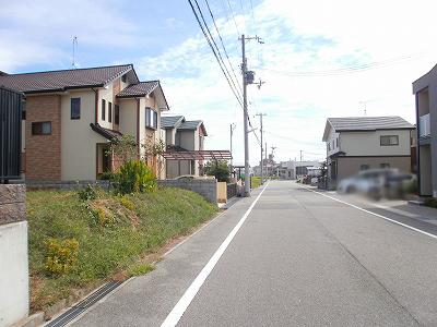 Local photos, including front road. Before road 8m public roads