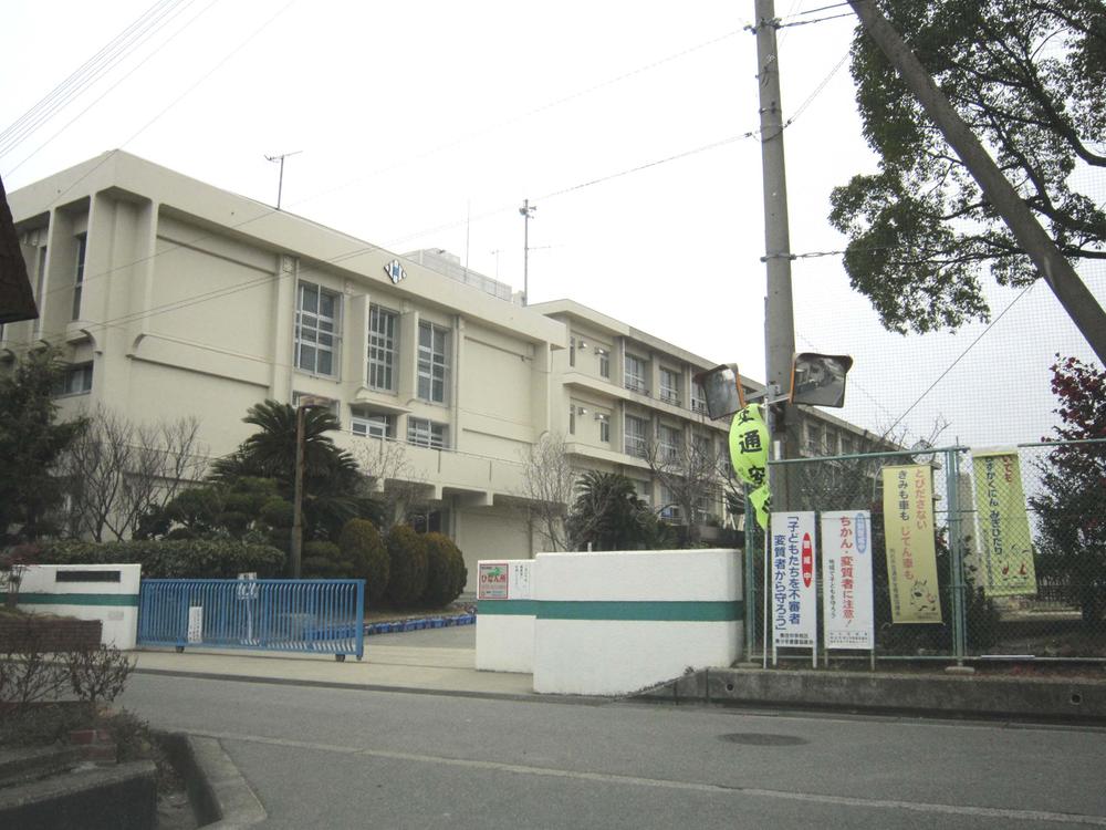 Primary school. 2080m to Akashi Municipal Shimizu Elementary School