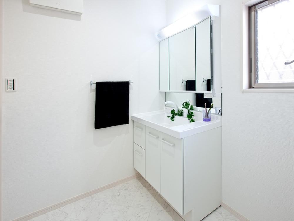 Wash basin, toilet. Powdery Room