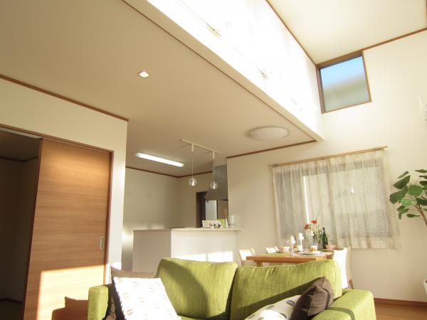 Living. Open and bright living