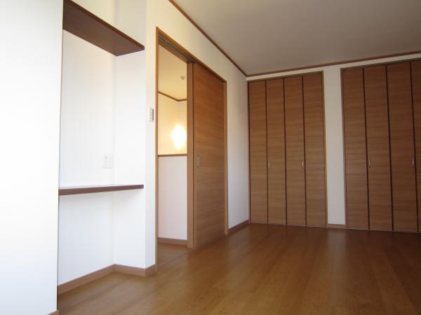 Non-living room. Simple with study corner