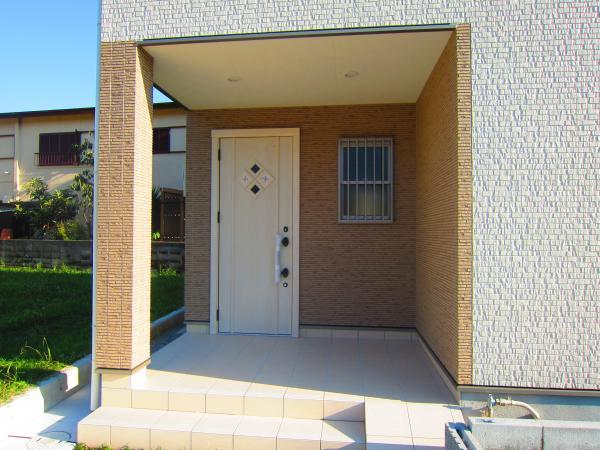 Entrance. Door and approach of cute design