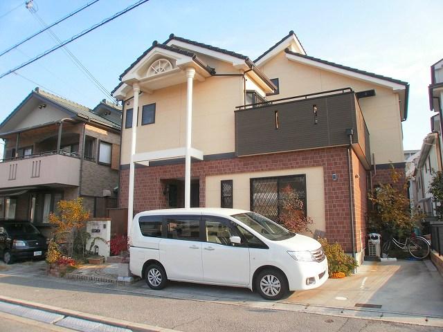 Local appearance photo. One ordinary car mini one PARKING