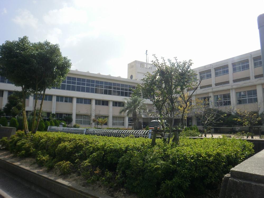 Primary school. Akashi Municipal Kanigasaka 800m up to elementary school