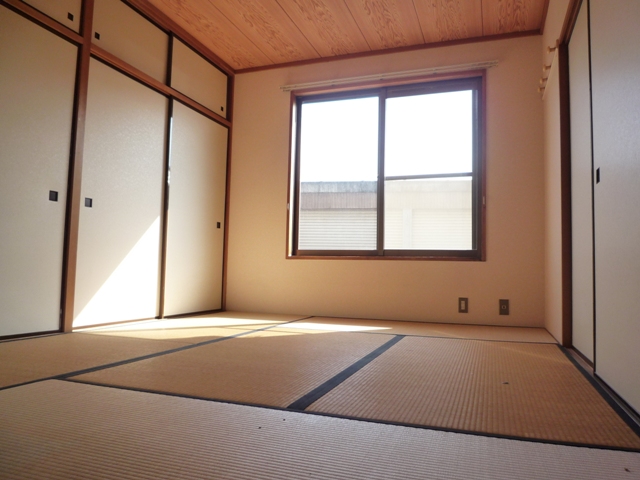 Other room space. I'm happy with a Japanese-style room.