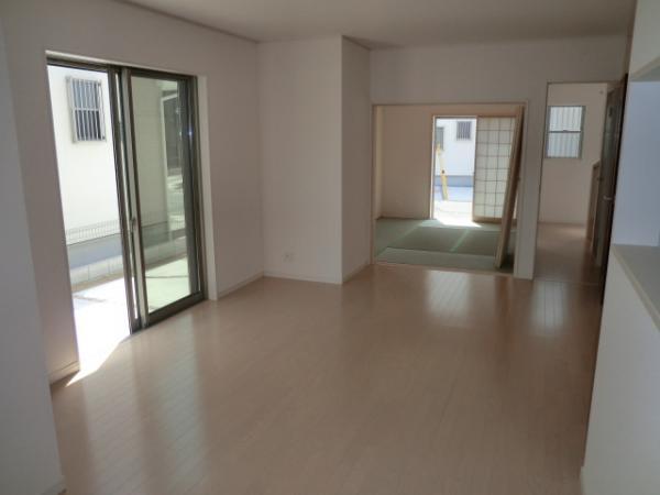 Same specifications photos (living)