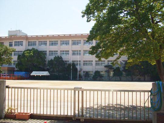 Primary school. 985m until the Akashi Municipal Fujie Elementary School