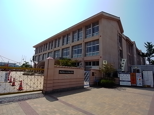 Primary school. 823m until the Akashi Municipal Okubominami elementary school (elementary school)