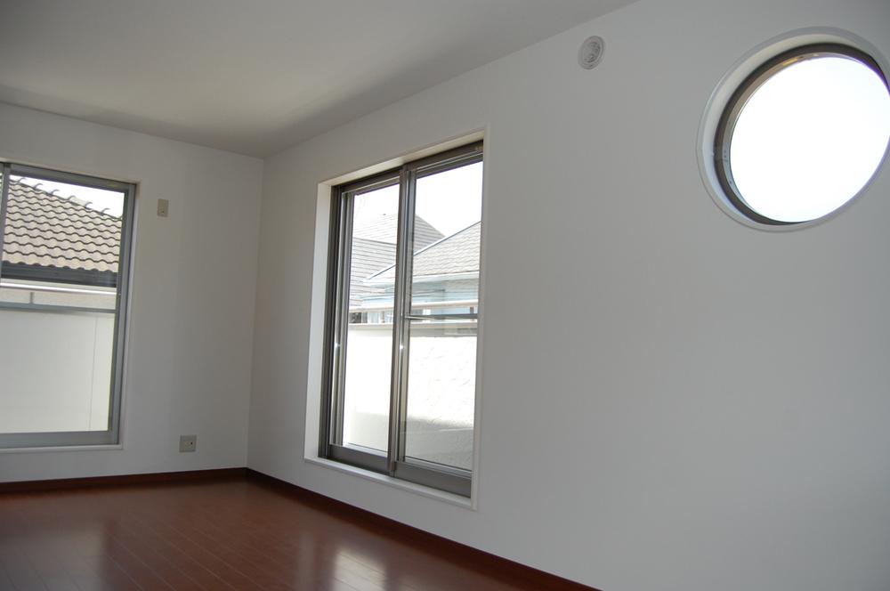 Non-living room. Bright Western-style in the daylight from two directions (September 2013) Shooting