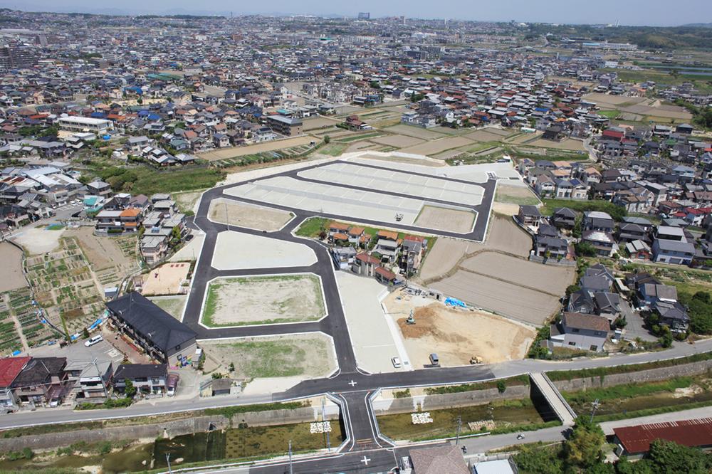 aerial photograph. It is seen from the sky site (June 2013) Shooting. It is the birth of a new town. Confidence in security aspects there is no through traffic. 