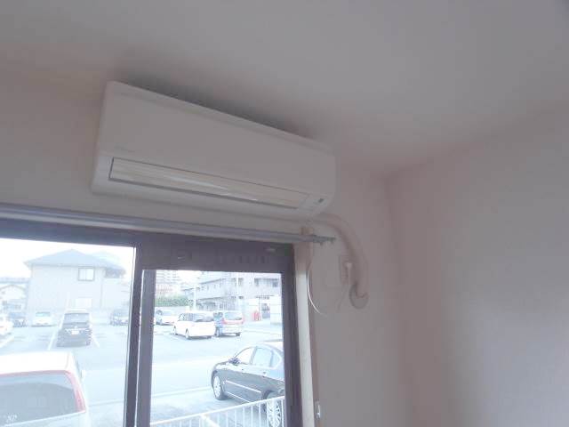 Other Equipment. Air conditioning (living)