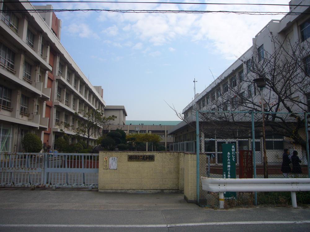 Junior high school. 1900m to Akashi Municipal Futami junior high school