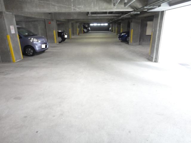 Parking lot. Roof with underground parking ^^