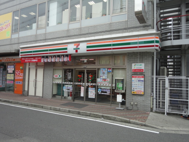 Convenience store. Eleven Akashi Uozumi Ekimae up (convenience store) 494m