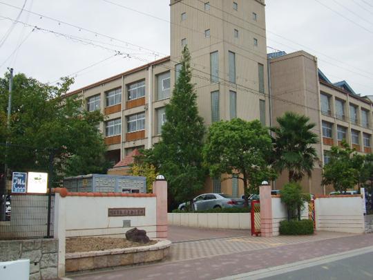Primary school. Akashi Municipal Futami to Nishi Elementary School 669m