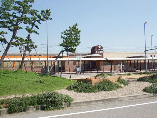 station. Yamaden 1200m to the "west Futami" station