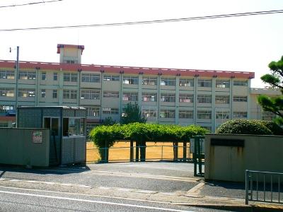 Primary school. 800m until the Akashi Municipal Okubo Elementary School