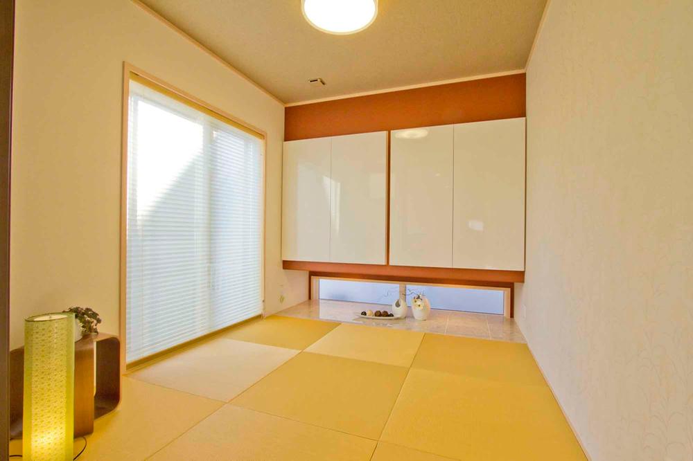 Other introspection. Model house published in. Japanese-style room, which is provided next to the living. After a meal you want to rumble here. 