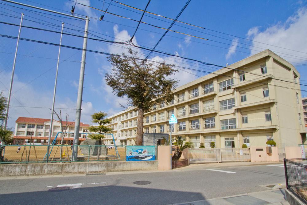 Primary school. NishikiUra until elementary school 370m