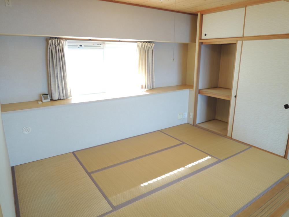 Non-living room. Japanese-style room: 6 tatami