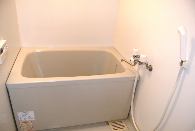 Bath. With the bath is convenient insert hot water function