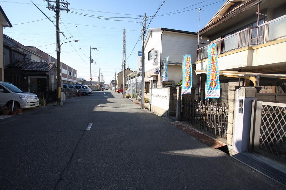 Local photos, including front road. Fan face road spacious 8m ☆ 