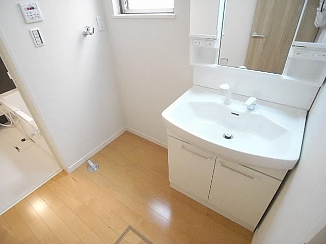 Wash basin, toilet