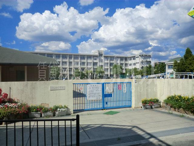Primary school. 454m until the Amagasaki Municipal Nawa Elementary School