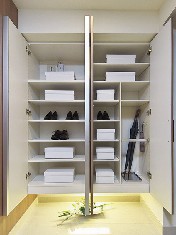 Receipt.  [Thor type shoe box] Adopt a shoe box shoes that you can of course also neat storage boots and umbrella. The feet are also installed footlights (same specifications)