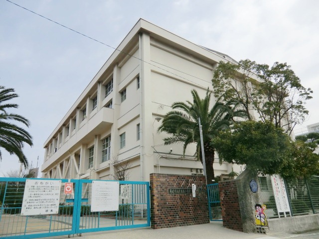 Primary school. 815m until the Amagasaki Municipal Muko Zhuang elementary school (elementary school)