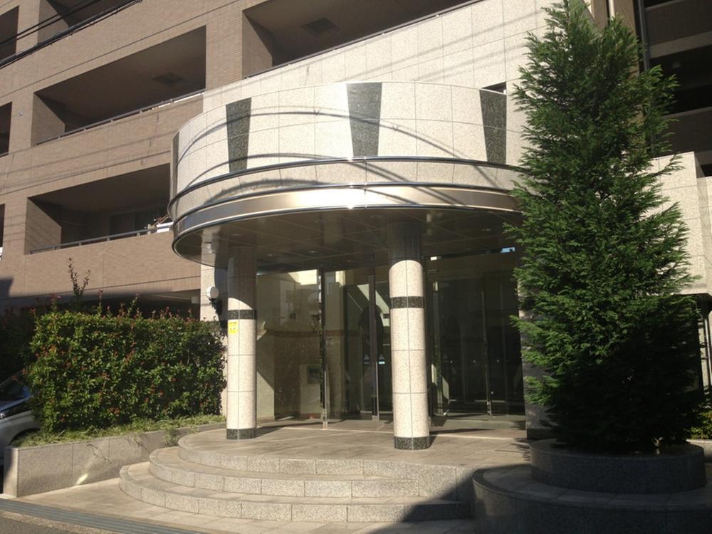 Entrance. Common areas
