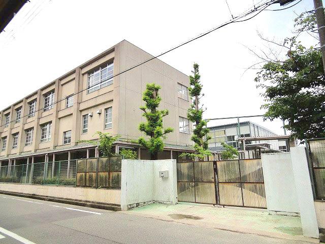 Junior high school. 286m until the Amagasaki Municipal Sonoda Higashi Junior High School