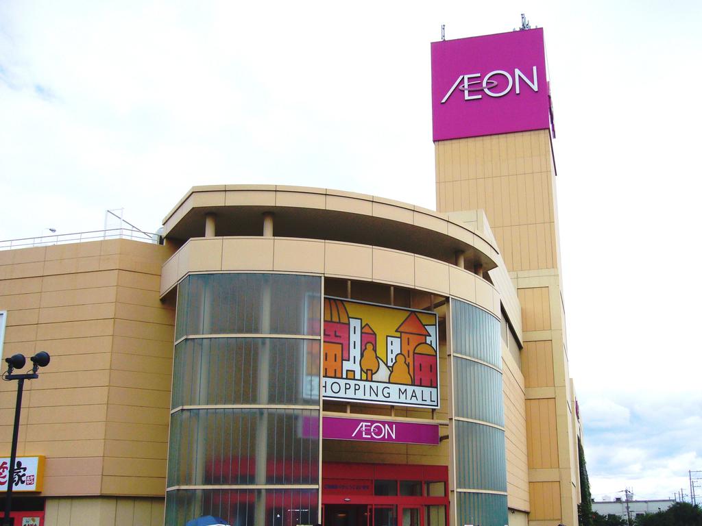 Shopping centre. Mac House Plaza ion Amagasaki shop until the (shopping center) 1562m