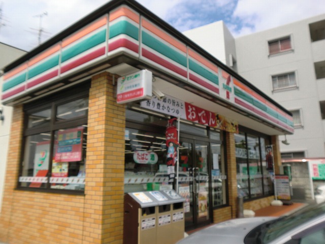 Convenience store. Seven-Eleven Amagasaki Wakaoji store up (convenience store) 566m