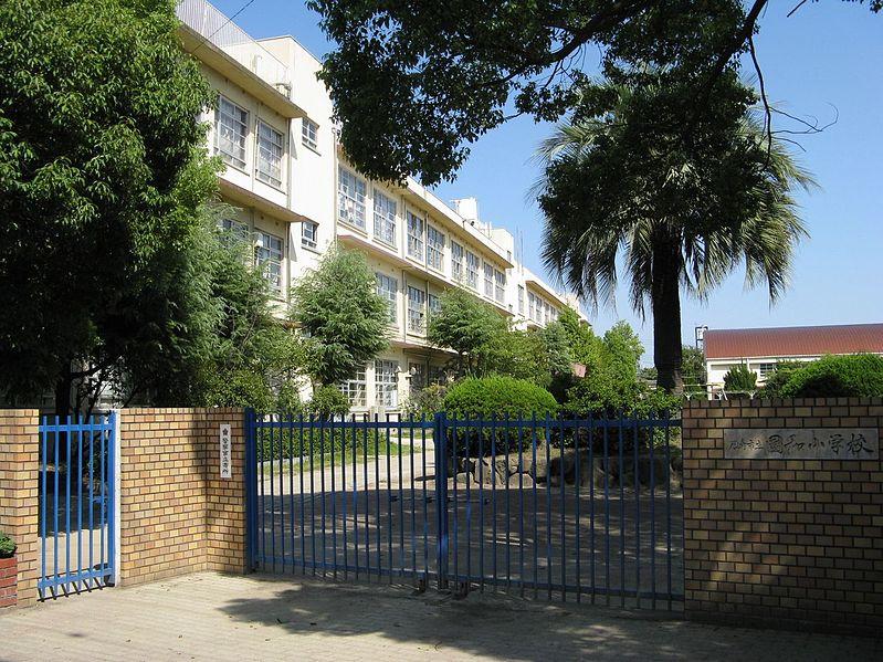 Primary school. 667m until the Amagasaki Municipal Garden sum Elementary School