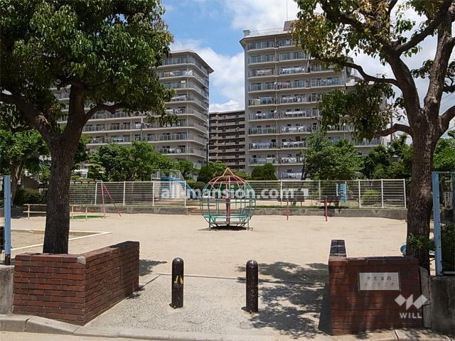 Other. Site east side of the park. It has also been installed play equipment.