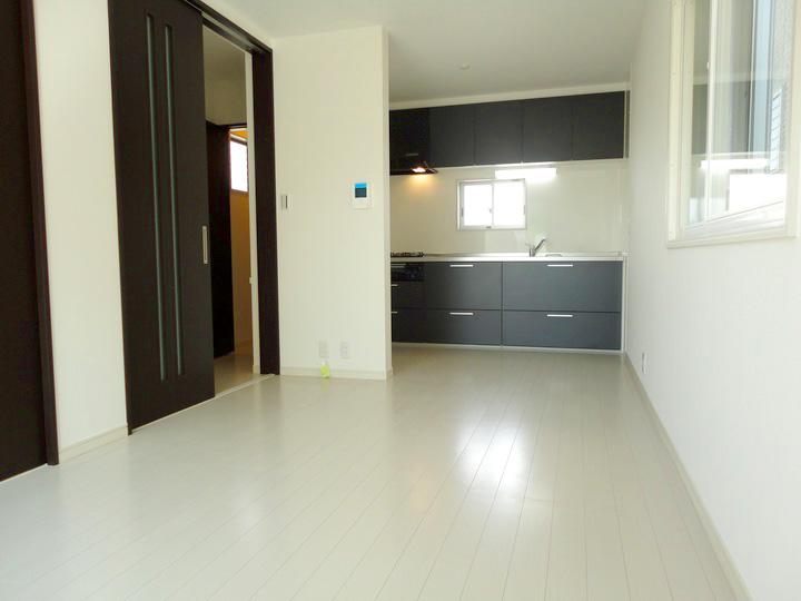 Same specifications photos (living). Hanshin Deyashiki Station 7-minute walk. For the walk 11 minutes to the Hanshin Amagasaki Station, 2way are the possible location. 