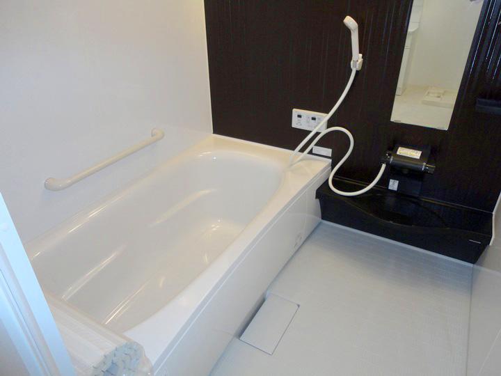 Same specifications photo (bathroom). For the bathtub one tsubo type, You can soak in hot water stretched out foot