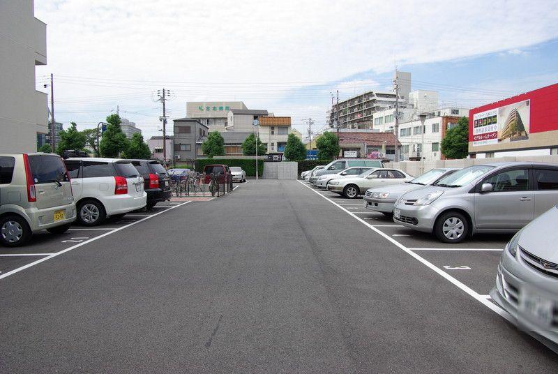 Local appearance photo. Plane parking space Yes
