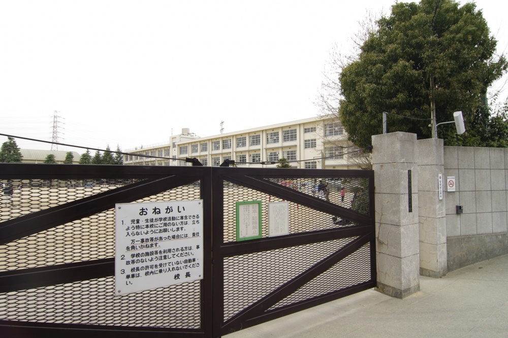Primary school. 1400m until the Amagasaki Municipal Muko Higashi elementary school (elementary school)