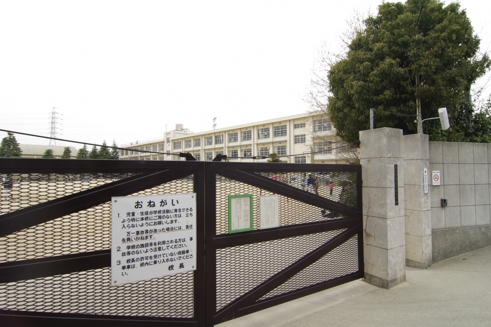 Primary school. 1236m until the Amagasaki Municipal Muko Higashi elementary school (elementary school)