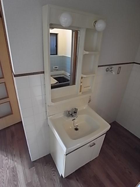 Wash basin, toilet