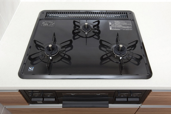 Kitchen.  [Enamel top stove] Beautiful enamel top excellent in durability. Temperature control functions, such as, Excellent functionality, It is easy to clean (same specifications)