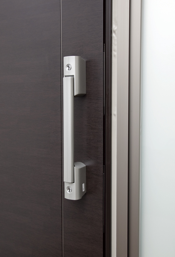 Security.  [Push-pull door handle and double-lock] To the entrance door, Push ・ Installed a push-pull door handles that can be opened and closed the door with a simple operation of only draw, Double lock to enhance crime prevention has been adopted (same specifications)